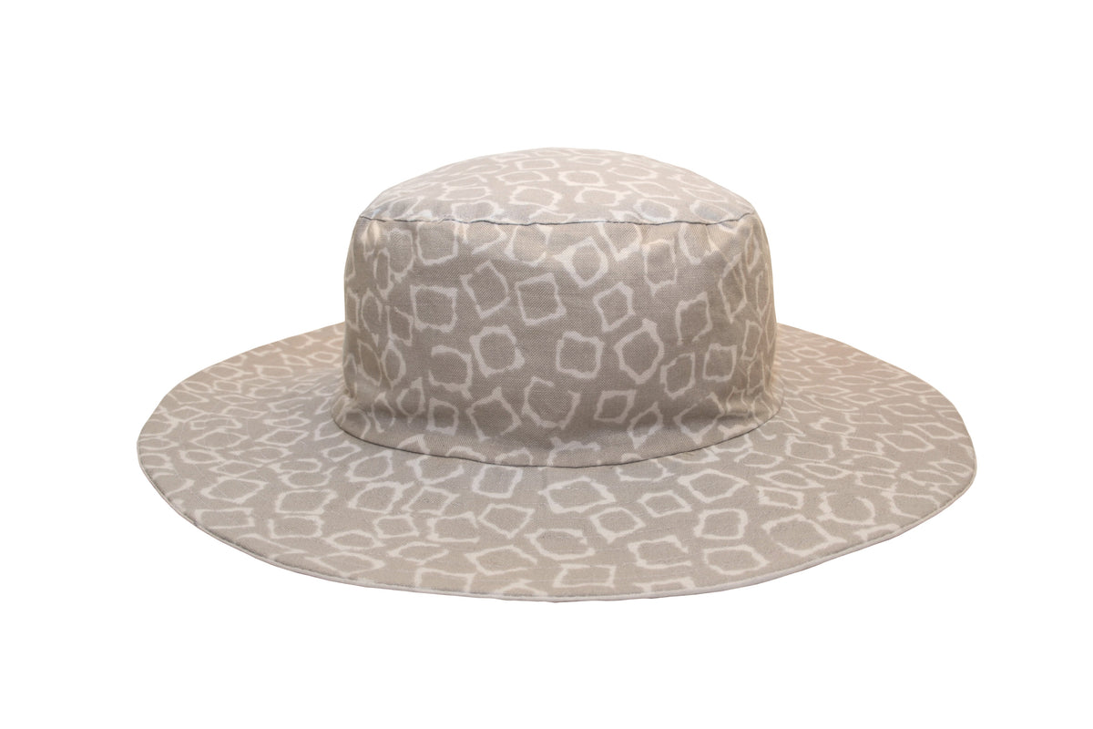 MyAng Baby Hat - Unisex Grey Giraffe